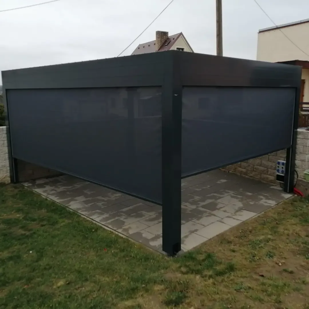 Pergola lamelová volně stojící se screen roletami