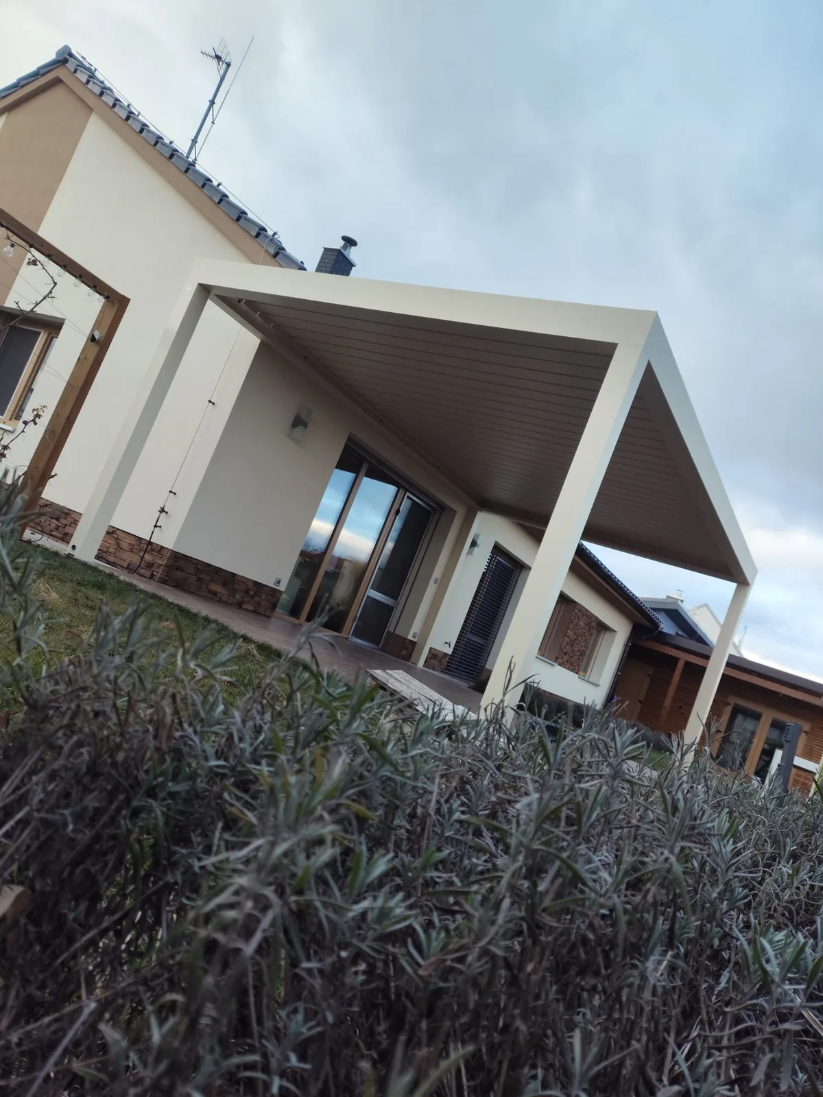 Pergola lamelová volně stojící, bílá