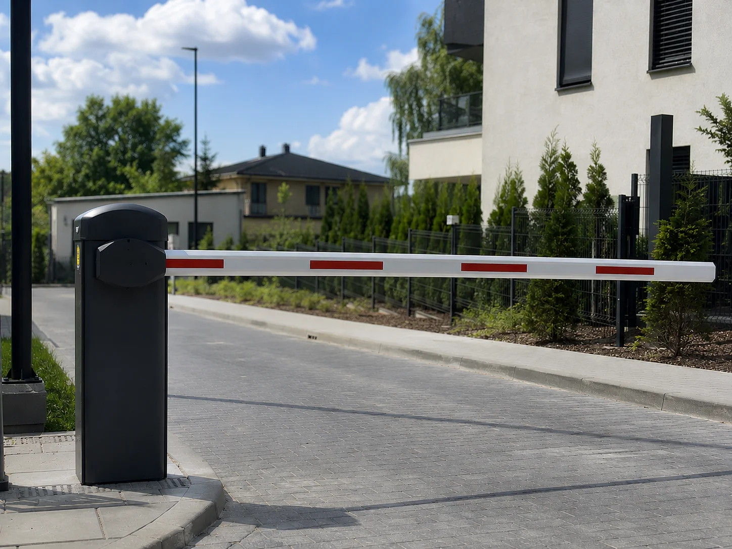 Závora SEGA — parkovací závora u obytného domu